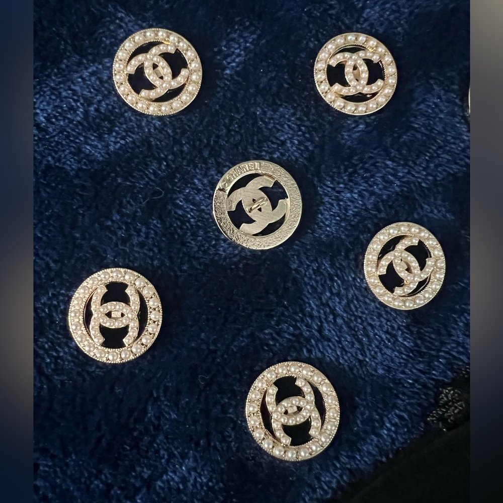 CC-(set of 6) 23mm=0.91”Pearl embellished golden alloy shanked buttons/stamped🤩 - Picture 8 of 15